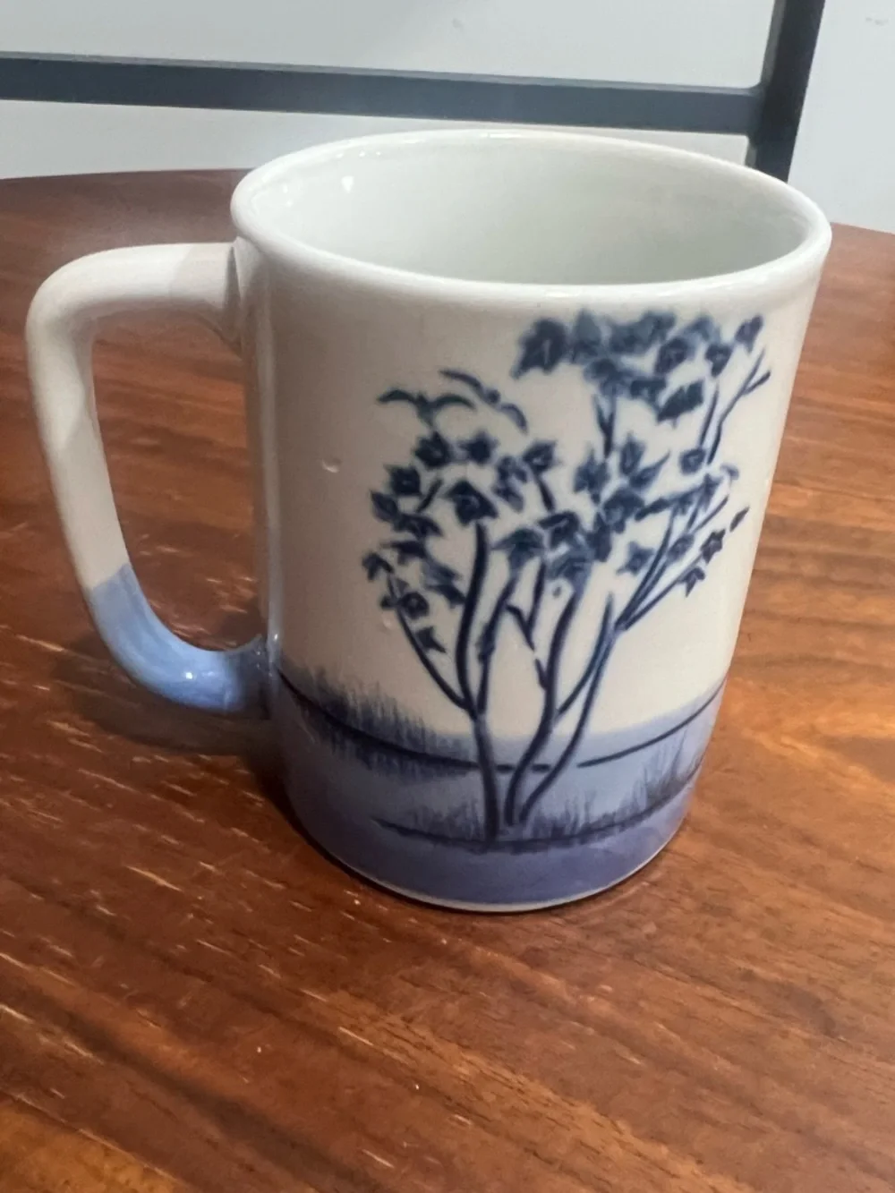 Vintage Blue and White Fisherman Mug - Picture 2 of 5